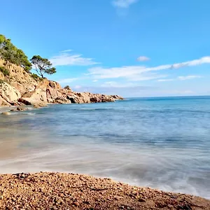  Apartamento ⭑ Sea Views + Private Beach. What Else? ⭑